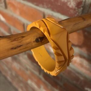 Vintage (Rare) Bakelite bangle